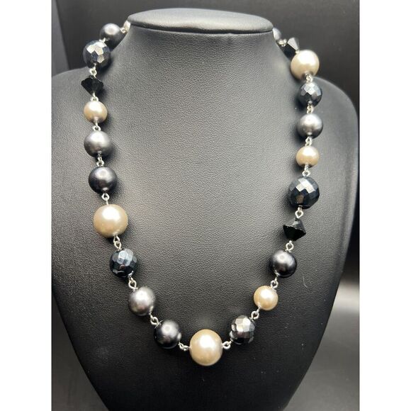 White House Black Market Beaded Necklace - Picture 3 of 6